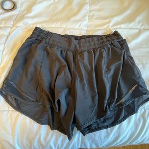Lululemon Hotty Hot low rise 4”